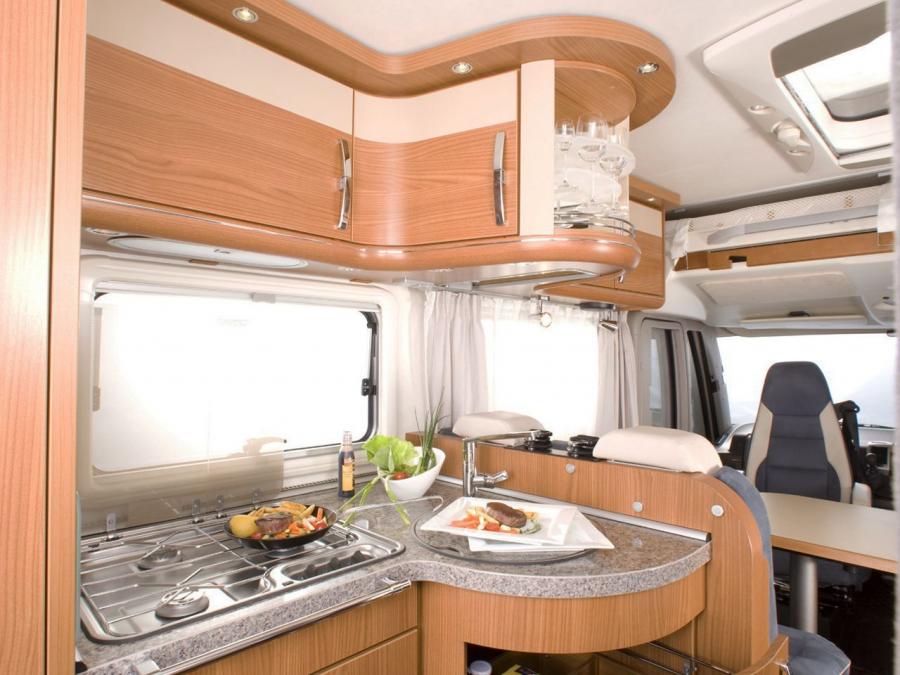Интерьер Hymer B-Class SL 2007 года  (фото 2 из 16)